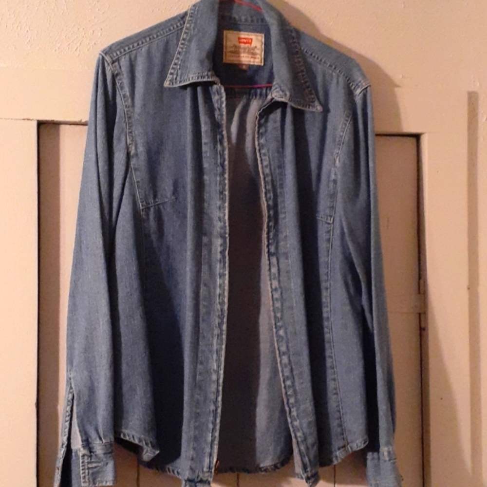 Levi Zippered Top